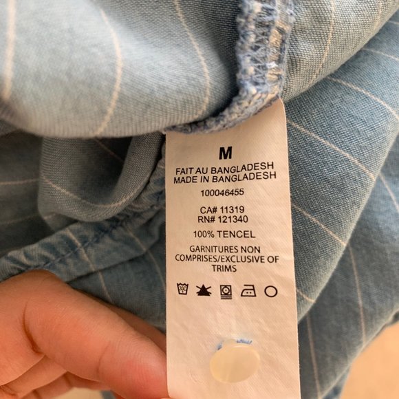 $10 for 2 SLEEVELESS TOP (Size M） - Picture 4 of 6